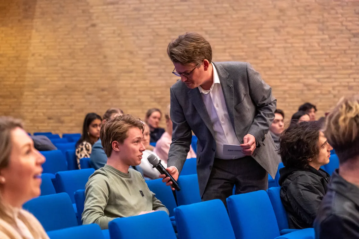 Jerre Maas in gesprek met de zaal tijdens MaakTalk