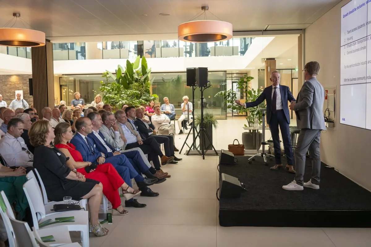 Volle zaal tijdens een bijeenkomst van VNO-NCW met Jerre Maas als dagvoorzitter